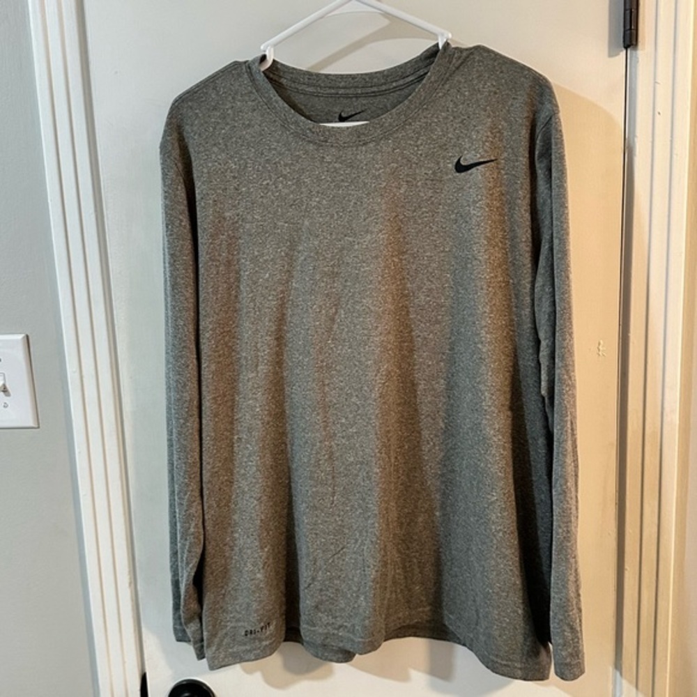 Like new Nike dri fit long sleeve gray black athletic shirt XL pullover t